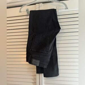 Black Levi’s Size 28 - Style 721 High Rise Skinny